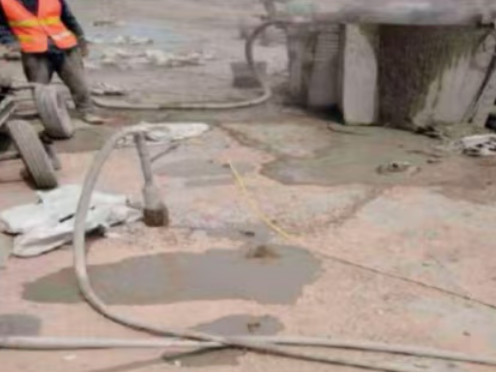 秭归水泥混凝土路面板底注浆技术 路面脱空注浆整治方案