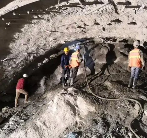 秭归拱顶带模注浆料的施工流程及注意事项